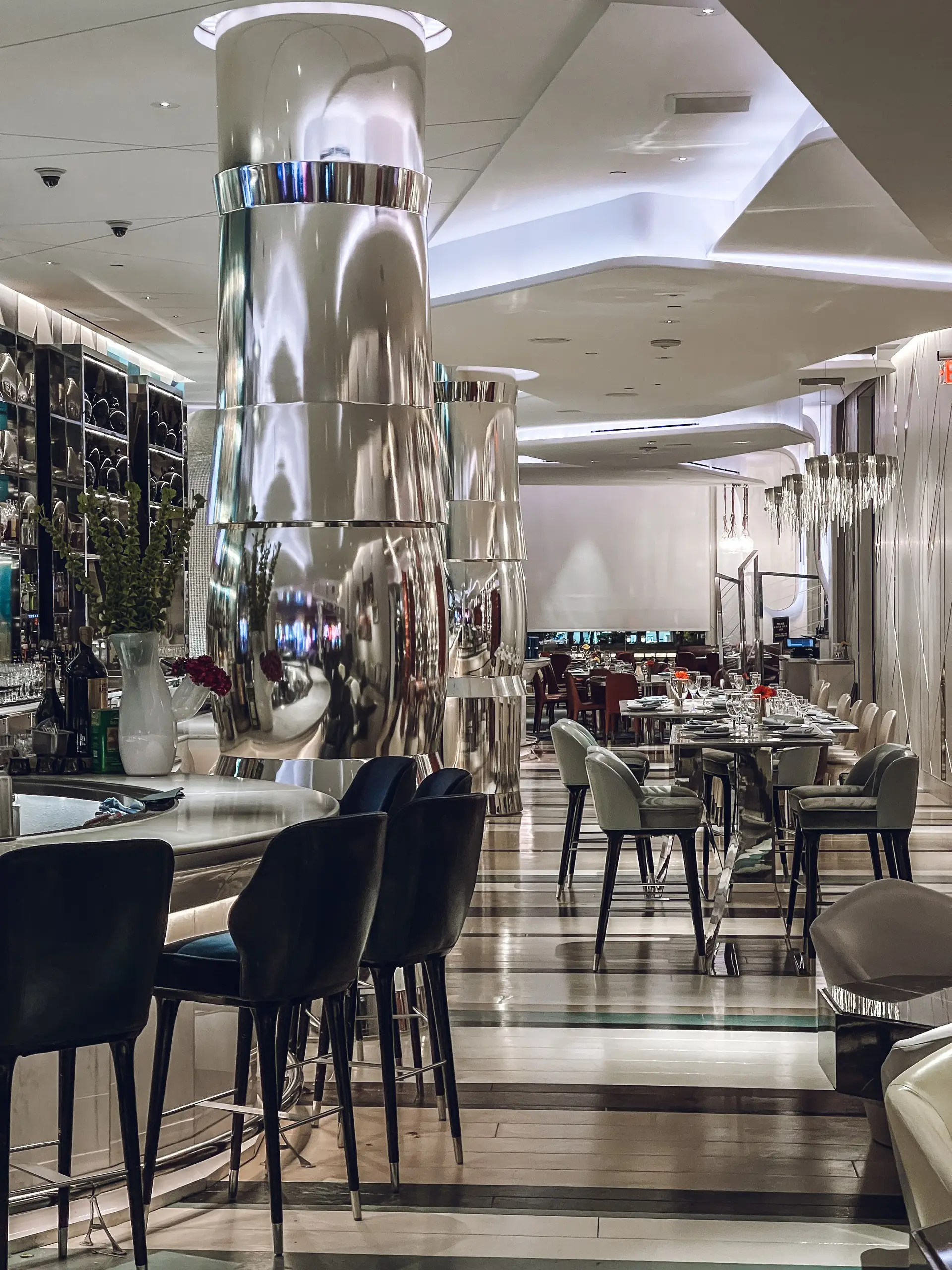 Dining & Bars