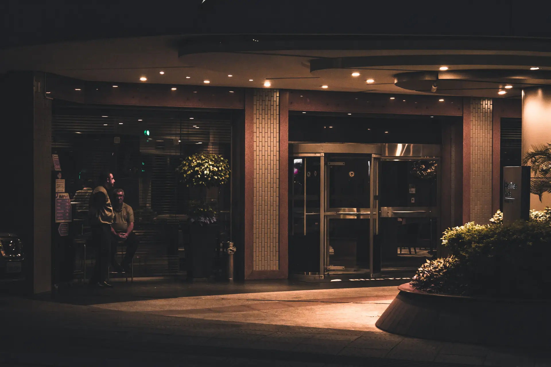 Vesisa Hotelhaven grand entrance at dusk